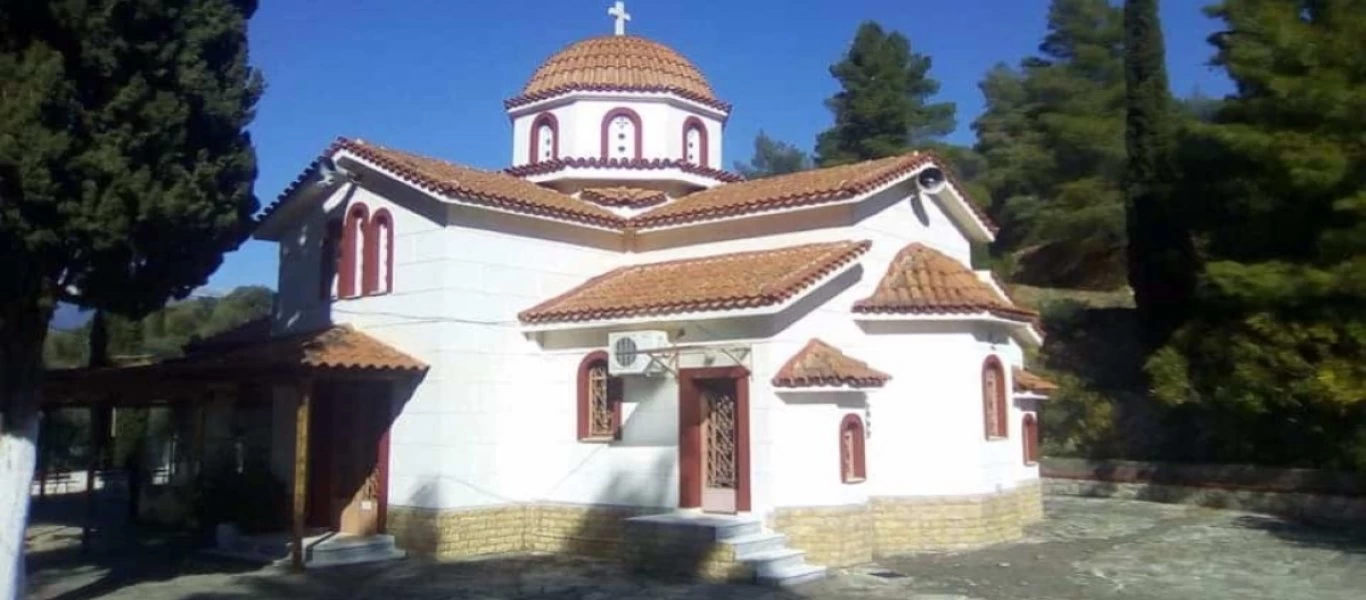 Φωκίδα: Ιερόσυλοι έκλεψαν σε «δόσεις» ξωκλήσι - Πήραν μέχρι και την... κολυμβήθρα